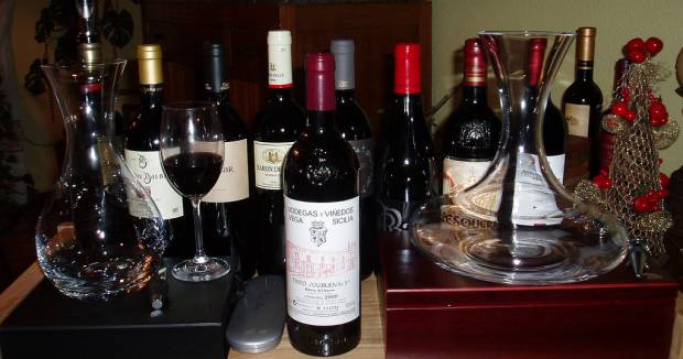 Mesa con Vinos Vega Sicilia